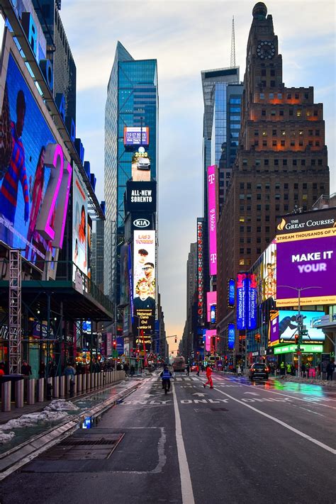 Times Square óriáskivetítő focimeccs közvetítéssel