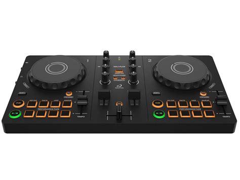 Dj pult elektronikus zenei fesztiválon