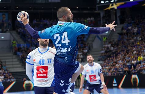 Futsal edzők taktikai megbeszélése egy mérkőzés előtt