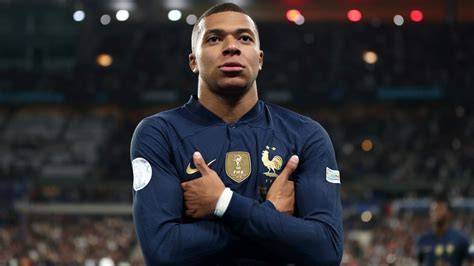 Kylian Mbappé, a francia sztárfocista Real Madrid mezben