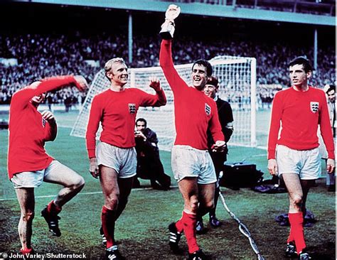 Bobby Moore, Geoff Hurst és Martin Peters az 1966-os világbajnokságon