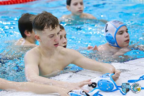 A Szegedi Vízipóló Suli gyermek csapatának mérkőzés pillanatai