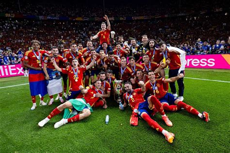 Spanyol válogatott edzői stábja