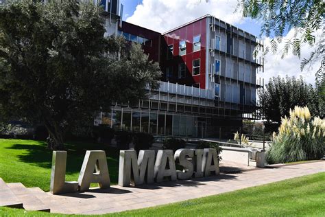 La Masia akadémia épülete