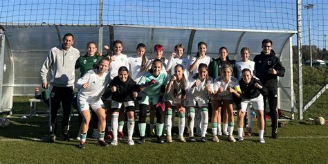 Az U19-es Illés Akadémia csapata bajnokavatás után