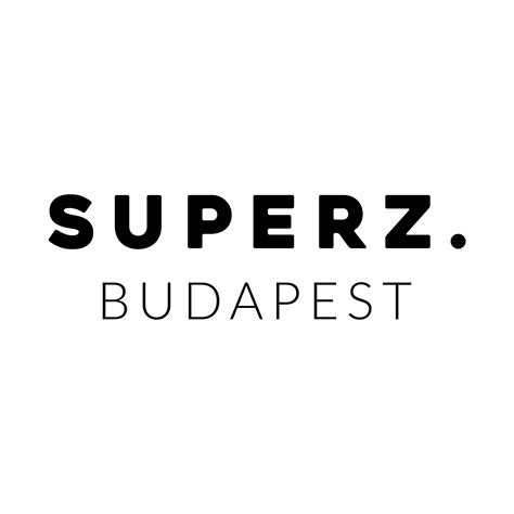 A SUPERZ. Budapest logója egy futballmez felületén