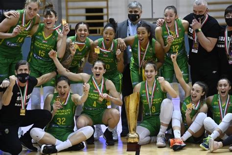 Sopron női kosárlabda csapat ünneplése