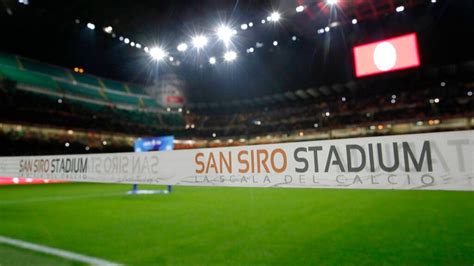 A török labdarúgó-szövetség logója vagy egy török stadion látképe