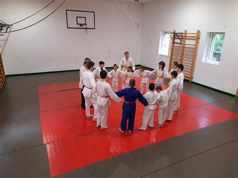 Edző és tanítvány judo edzés közben