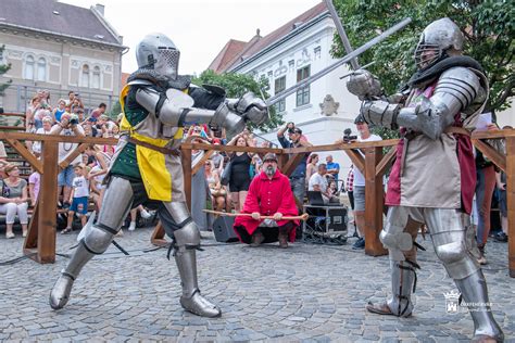 Haladás ökölvívóterem a bemutató napján