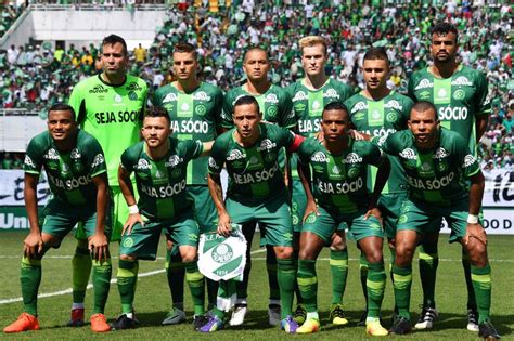 Chapecoense csapatának címere és stadionja