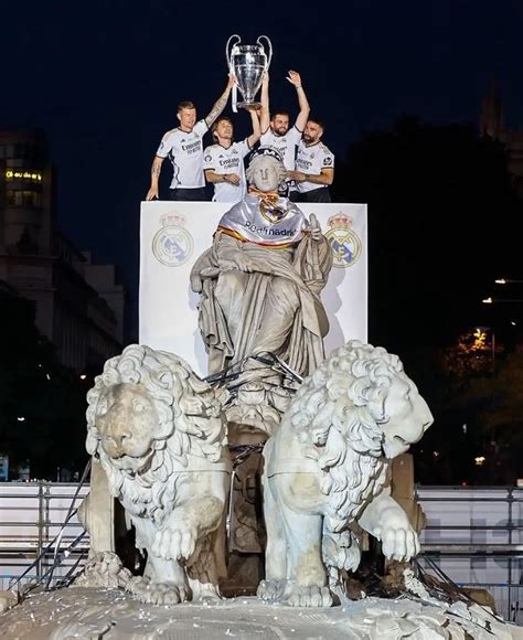 Real Madrid ünneplés a Cibeles téren