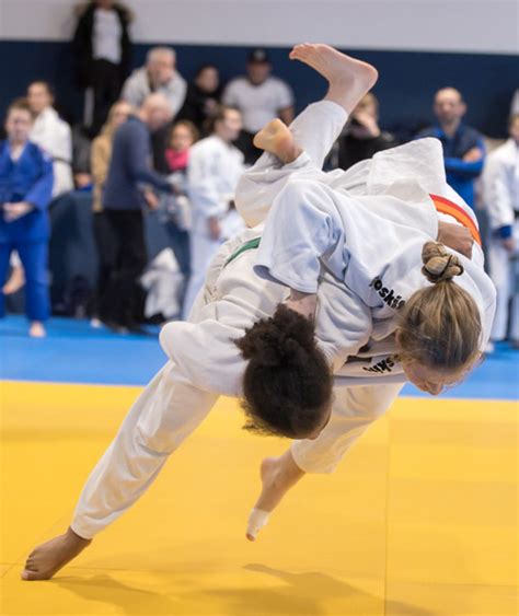 Judoka a dobás pillanatában