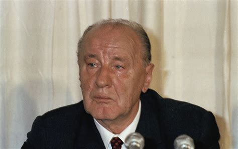 Dísztribün Kádár Jánossal a Vasas elnökeként
