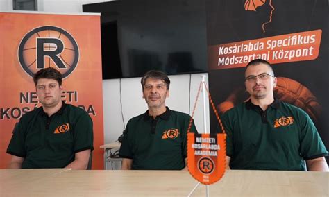 A 2004-2005-ös PVSK-Pécs Expo csapatának portréja