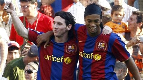 Fiatal Messi és Ronaldinho a Barcelonában