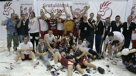 A Pick Szeged 2006/07-es bajnokcsapata ünneplés közben