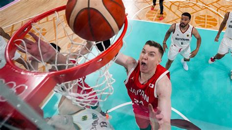 Josh Hawkinson akcióban a kosárlabda pályán