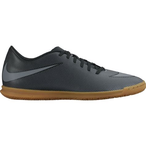 Nike Bravata II IC focicipő akcióban