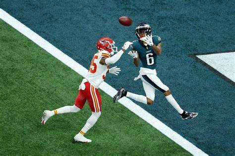 Super Bowl logó és a Kansas City Chiefs és Philadelphia Eagles címerei