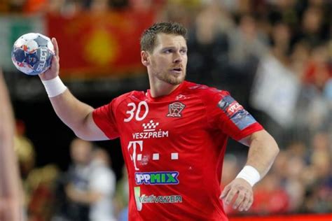 Mirsad Terzic veszprémi mezben, ünnepelve