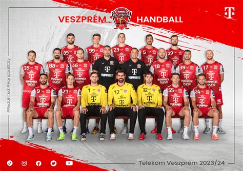 Telekom Veszprém csapatkép trófeákkal