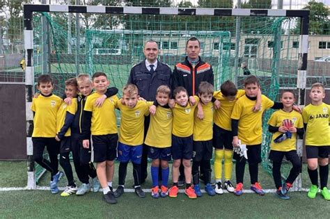 Börcsök Csaba edzés közben gyerekekkel