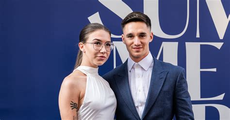 Bényei Ágoston, a DVTK középpályása labdával egy mérkőzésen