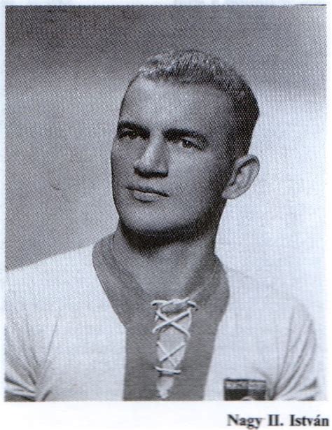 A Dózsa MADISz első csapatának fényképe 1945-ből