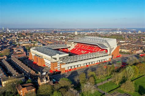 Csalódott Liverpool szurkolók az Anfield lelátóján