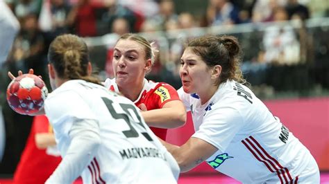 A magyar válogatott ünnepli a kétgólos győzelmet az Eurokupában