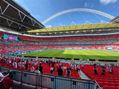 A Wembley Stadion látképe egy FA-kupa döntő alatt