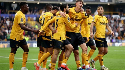 Rósa Dénes a Wolverhampton Wanderers mezében
