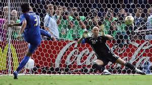 Fabio Grosso ünnepli gólját a 2006-os VB elődöntőben