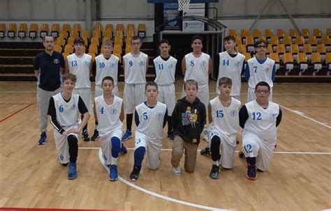 Az Ultra Fanatic szurkolói csoport a dombóvári kosárlabda mérkőzésen