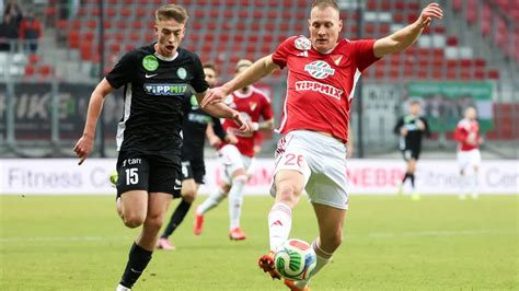 Dario Rodriguez gólt szerez a Tatabánya ellen a 
