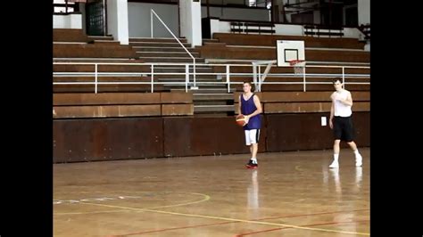 Kosárlabdaedzés sportkollégiumban