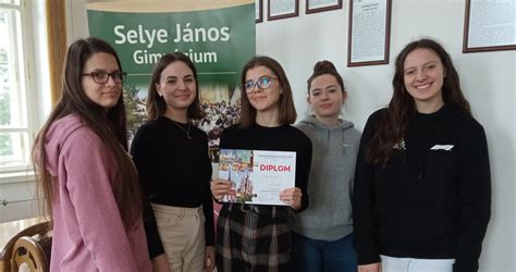 Diákok különböző szakkörökön