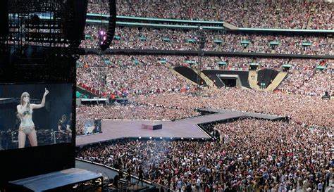 Taylor Swift fellépés a Wembley Stadionban