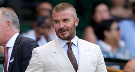 David Beckham félpályás gólja a Wimbledon ellen