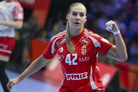 Klujber Katrin a gólkirályi címmel és az All Star Team elismerésével a női kézilabda Európa-bajnokságon
