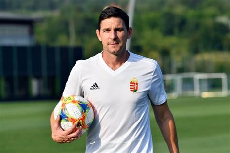 Gera Zoltán akcióban egy labdarúgó mérkőzésen