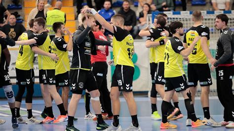 Balda Ákos edzést tart a fiatal kézilabdásoknak
