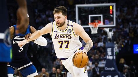 Luka Dončić kosárlabda közben