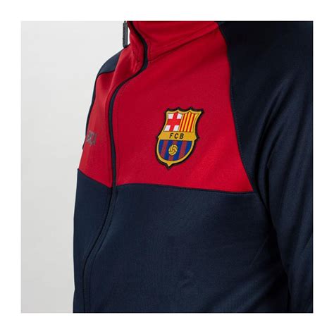 Barcelona melegítő szett a pályán
