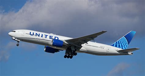 A United Airlines utasszállító repülőgépe felszállás közben