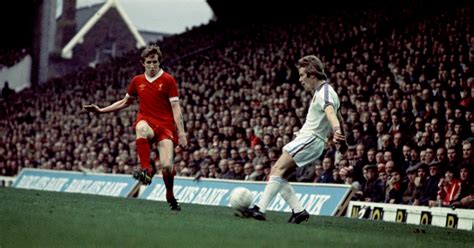 John Charles portréja, a walesi labdarúgás legendája