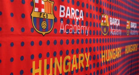 A Barca Academy Hungary logója és a globális hálózat térképe