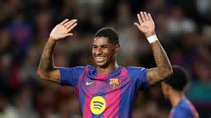 Marcus Rashford ünnepli gólját a Barcelonában