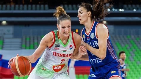 Kosárlabdázó fiatalok a pályán